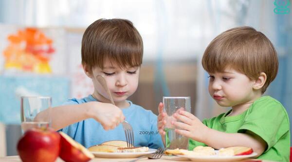 عکس آداب غذا خوردن برای کودکان