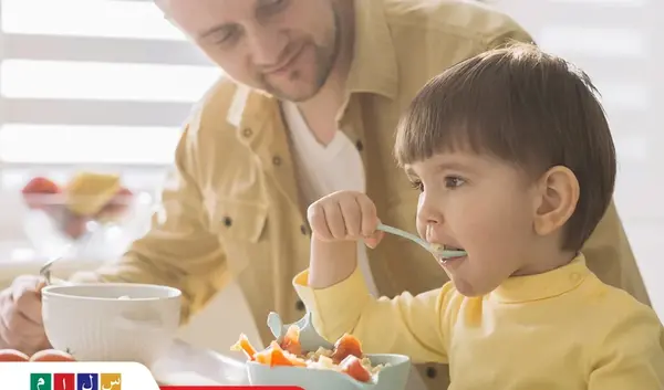 عکس آداب غذا خوردن برای کودکان