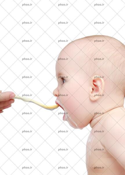 عکس کودک در حال غذا خوردن