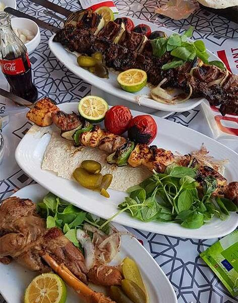 عکس میز غذا در رستوران