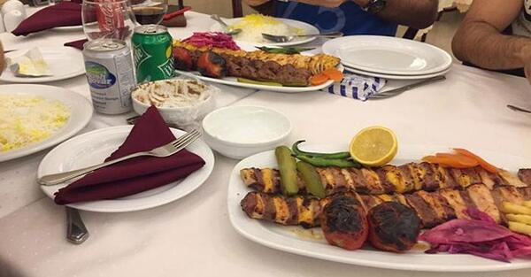 عکس میز غذا در رستوران