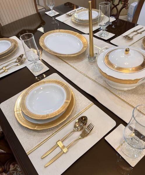 عکس میز غذا در رستوران