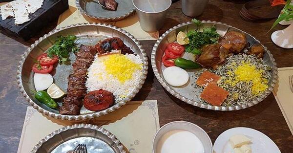 عکس میز غذا در رستوران