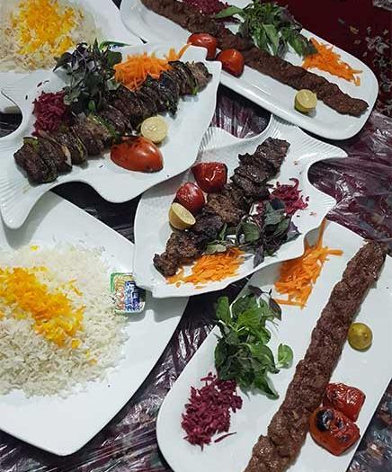 عکس میز غذا در رستوران