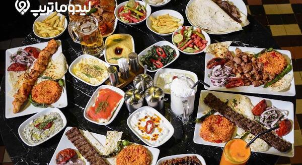 عکس میز غذا در رستوران