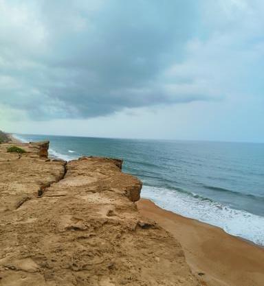 عکس دریا و صخره