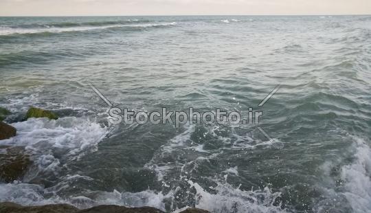 عکس دریا و صخره