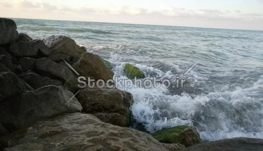 عکس دریا و صخره