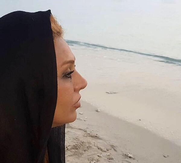 عکس لب دریا غمگین