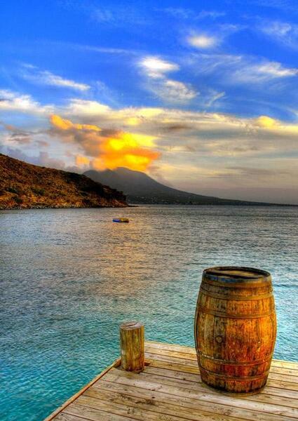 عکس دریا و کوه