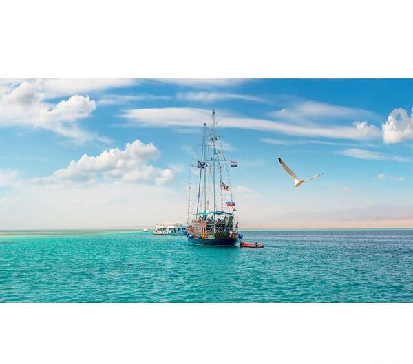 عکس دریا با کشتی