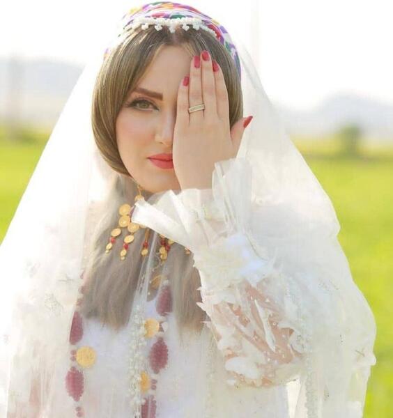 عکس عروس با لباس لری