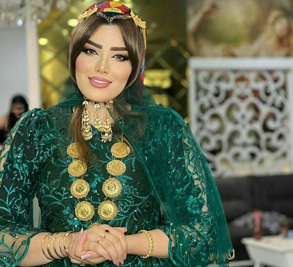 عکس عروس با لباس لری
