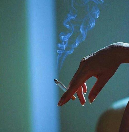عکس غمگین با سیگار بدون متن