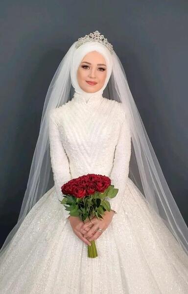 عکس عروس قشقایی با لباس سفید