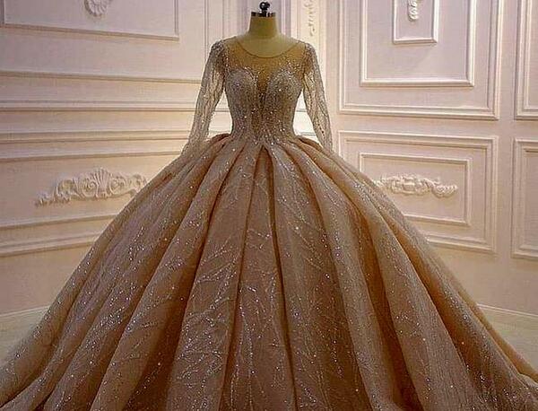 عکس عروس با لباس طلایی