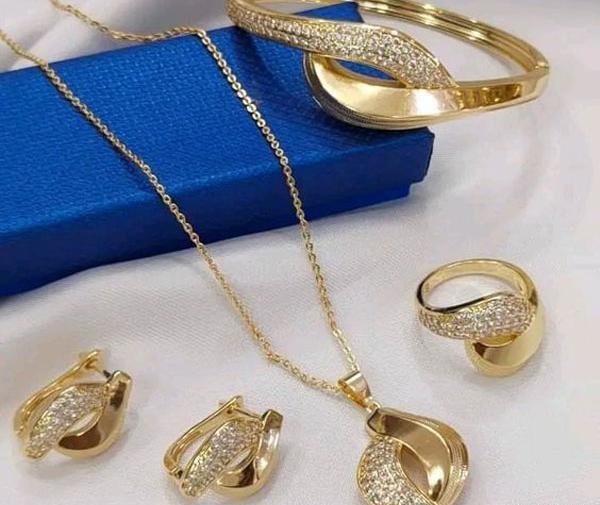 عکس طلاهای عروس