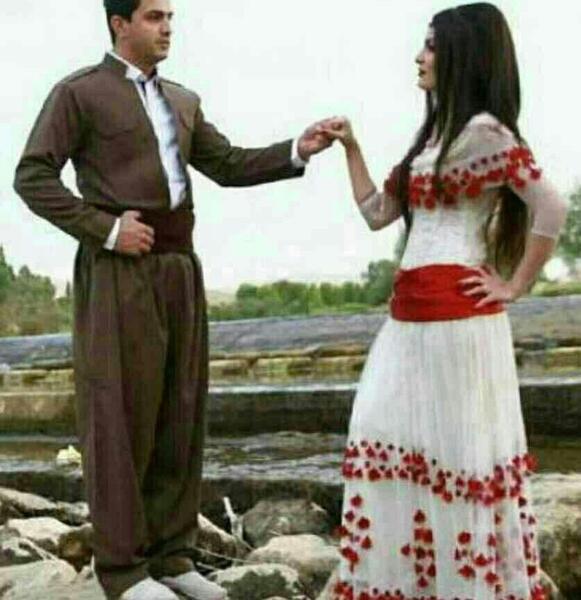 عکس عاشقانه دونفره با لباس کردی