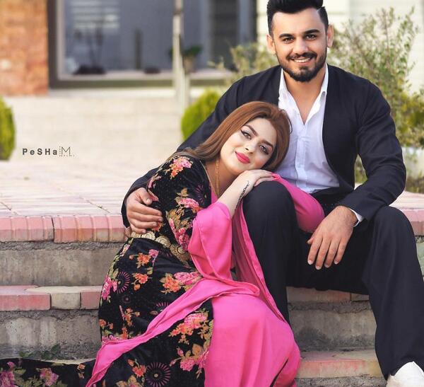 عکس عاشقانه دونفره با لباس کردی