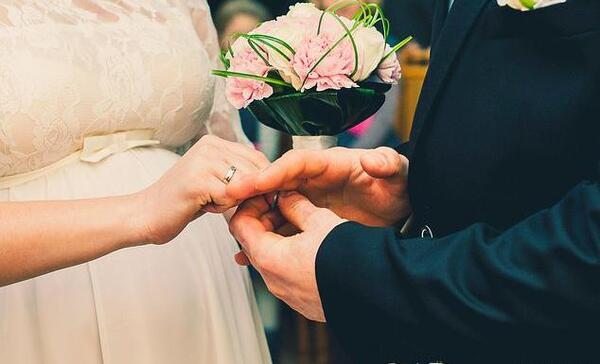 عکس عاشقانه دست دونفره بدون متن