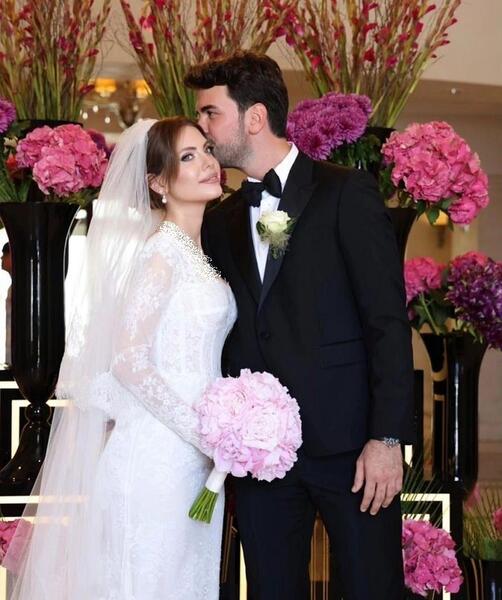 غمزه عکس عروسی هانده ارچل و همسرش