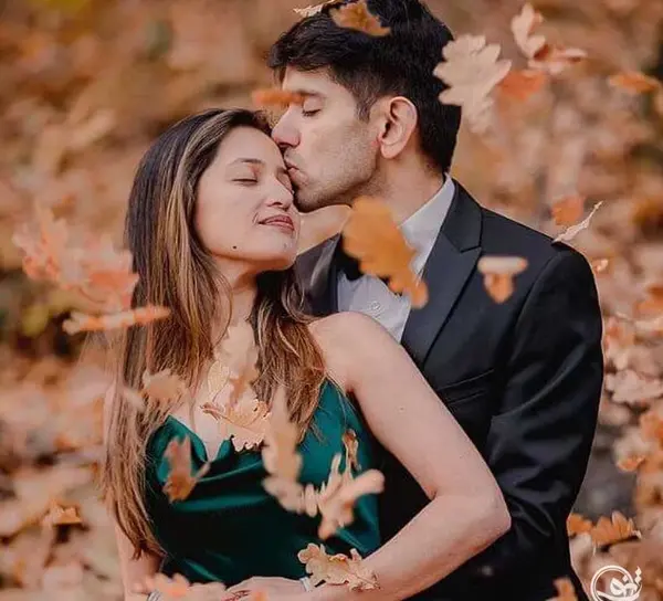 ژست عکس عروسی ساده