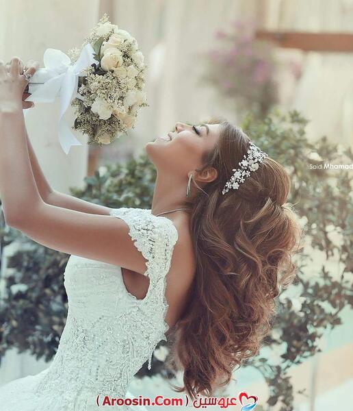 عکس عروس و داماد عاشقانه در باغ تالار