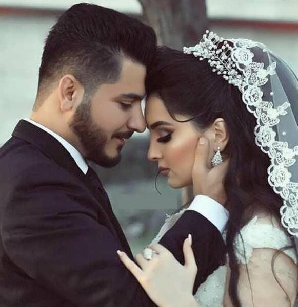 ژست عکس عروس داماد در آتلیه