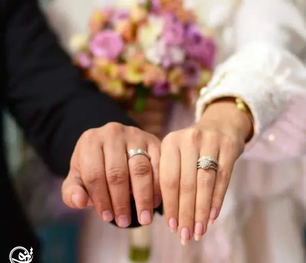 عکس دست عروس و داماد در ماشین
