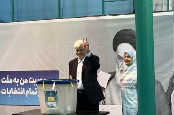 عکس ظریف و همسرش پای صندوق رای