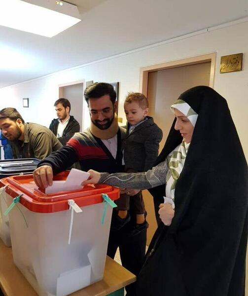 عکس ظریف و همسرش پای صندوق رای
