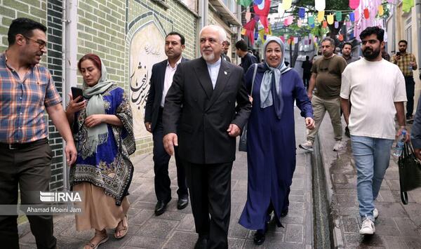 عکس ظریف و همسرش پای صندوق رای