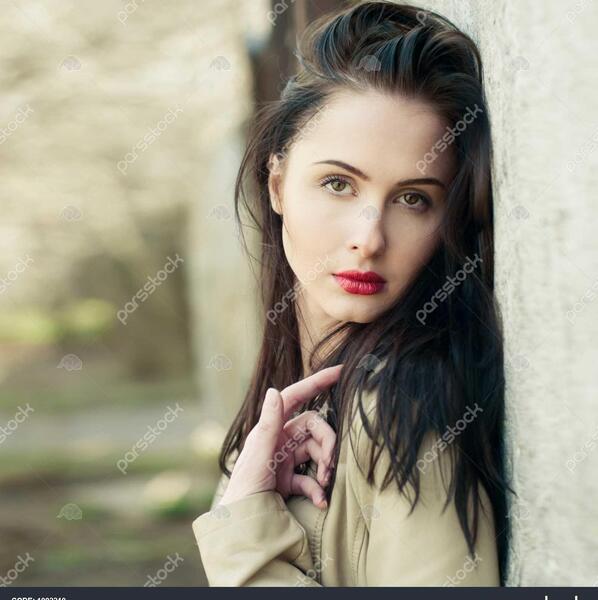 عکس دختر زیبا صورتی