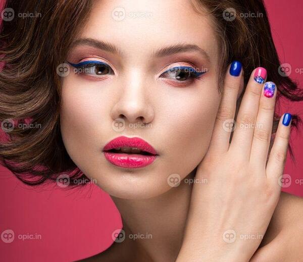 عکس دختر زیبا صورتی