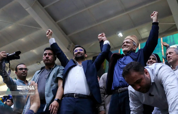 عکس پزشکیان با روحانی و ظریف
