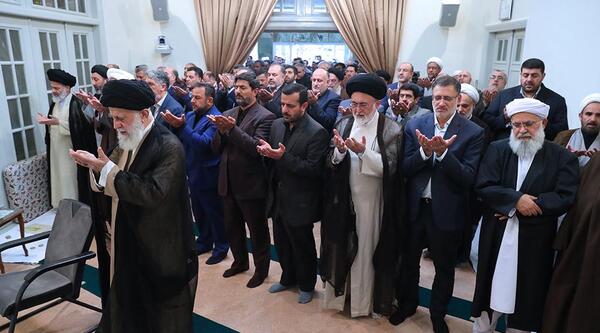 عکس روحانی و ظریف در مسجد اهل سنت