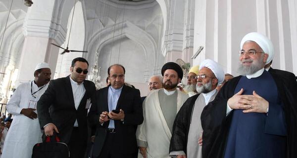 عکس روحانی و ظریف در مسجد اهل سنت