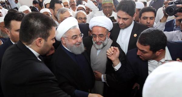 عکس روحانی و ظریف در مسجد اهل سنت