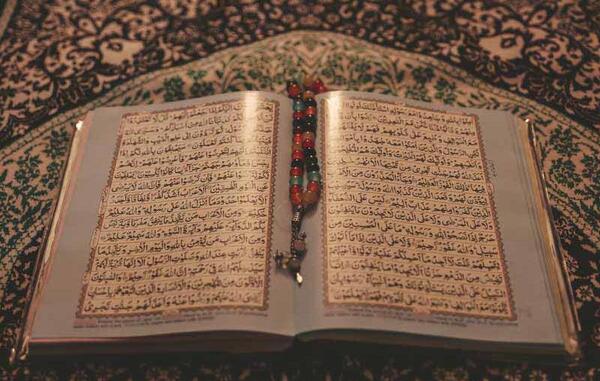 عکس زیبا از قران و تسبیح
