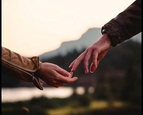 عکس دست دختر و پسر طبیعی برای پروفایل