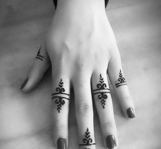 عکس حنای ساده روی دست