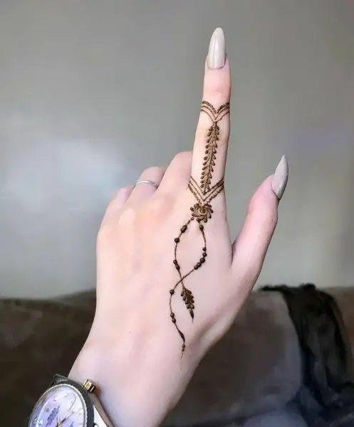 عکس حنای ساده روی دست