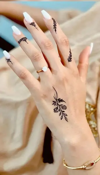 عکس حنای ساده روی دست