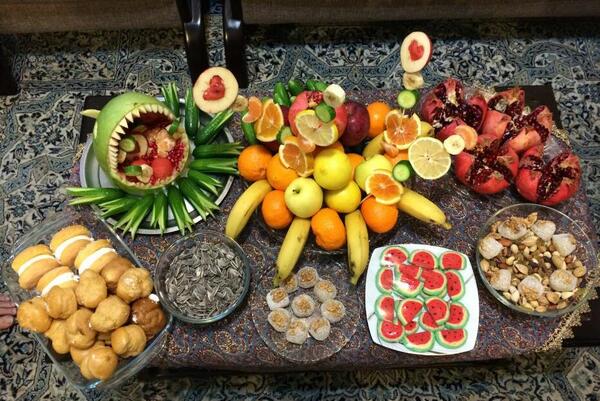 عکس ساده ترین سفره شب یلدا
