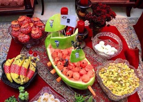 عکس ساده ترین سفره شب یلدا