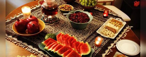 عکس ساده ترین سفره شب یلدا