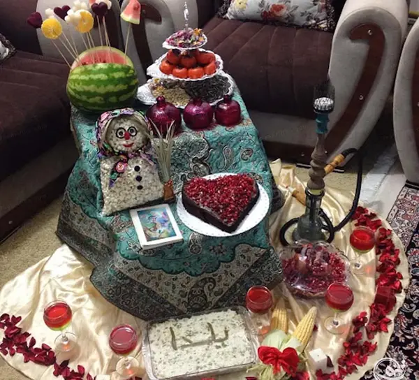 عکس ساده ترین سفره شب یلدا