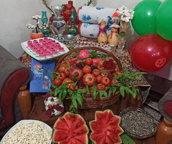 عکس ساده ترین سفره شب یلدا