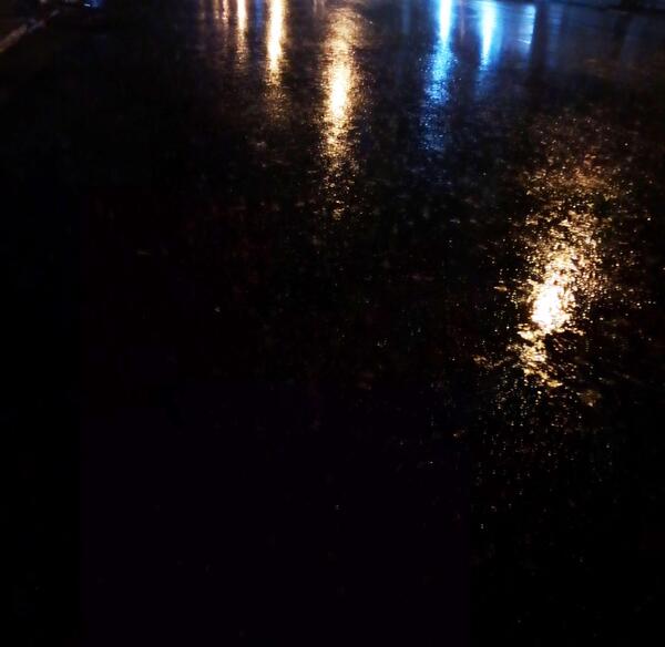 عکس شب بارانی در خیابان