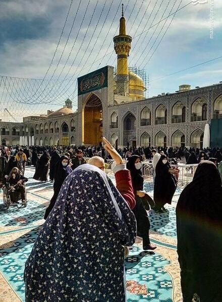 عکس ضریح امام رضا با مردم